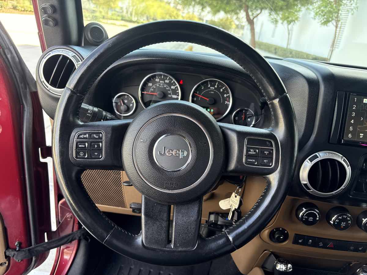 Used 2013 Jeep Wrangler Unlimited Rubicon w/ Connectivity Group AWD/4WD image 23