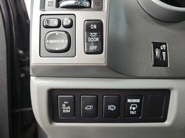 Used 2017 Toyota Sequoia Platinum AWD/4WD image 18
