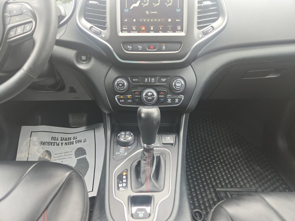 Used 2023 Jeep Cherokee Trailhawk AWD/4WD image 11