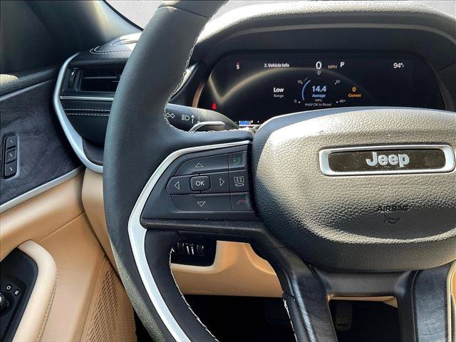 Used 2025 Jeep Grand Cherokee Limited w/ Black Appearance Package RWD image 16