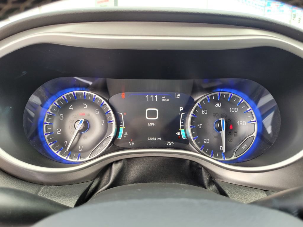 Used 2023 Chrysler Pacifica Touring-L image 24