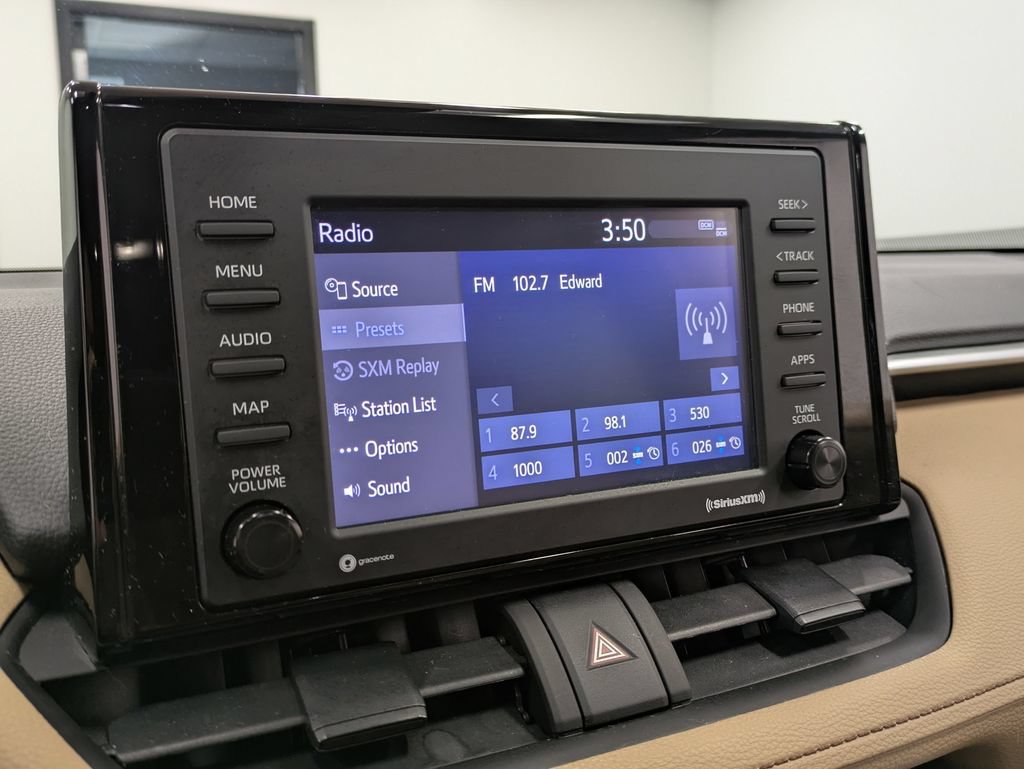 Used 2022 Toyota RAV4 LE AWD/4WD image 12