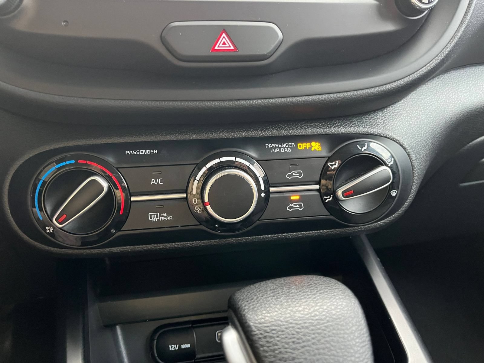 Used 2025 Kia Soul LX w/ LX Technology Package FWD image 22