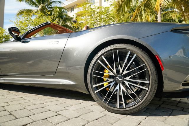 Used 2023 Aston Martin DBS Volante image 17
