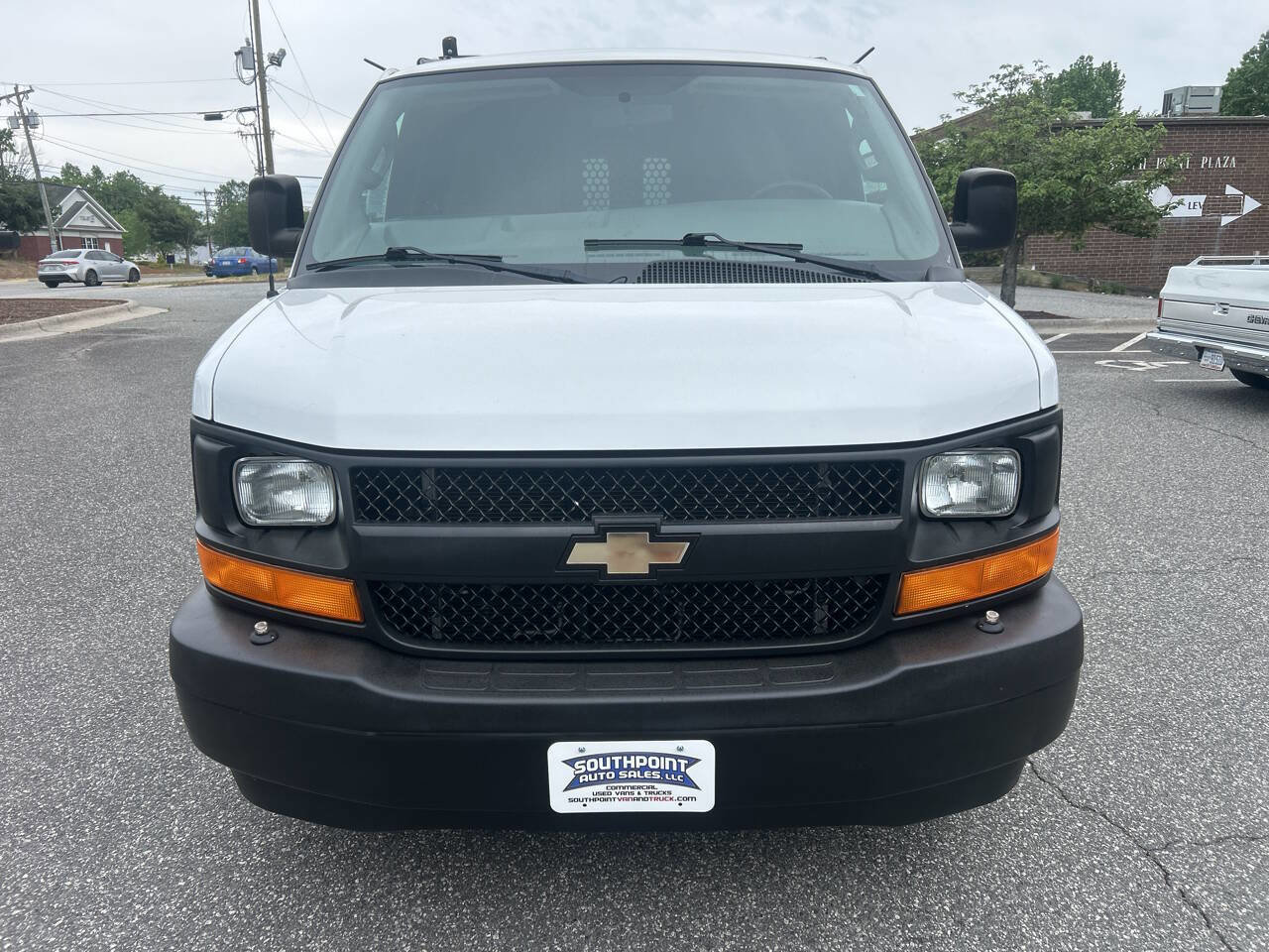 Used 2017 Chevrolet Express 2500 RWD image 4
