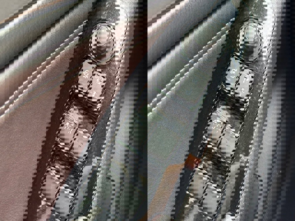 Used 2018 MAZDA MAZDA3 Grand Touring w/ Premium Equipment Package image 16