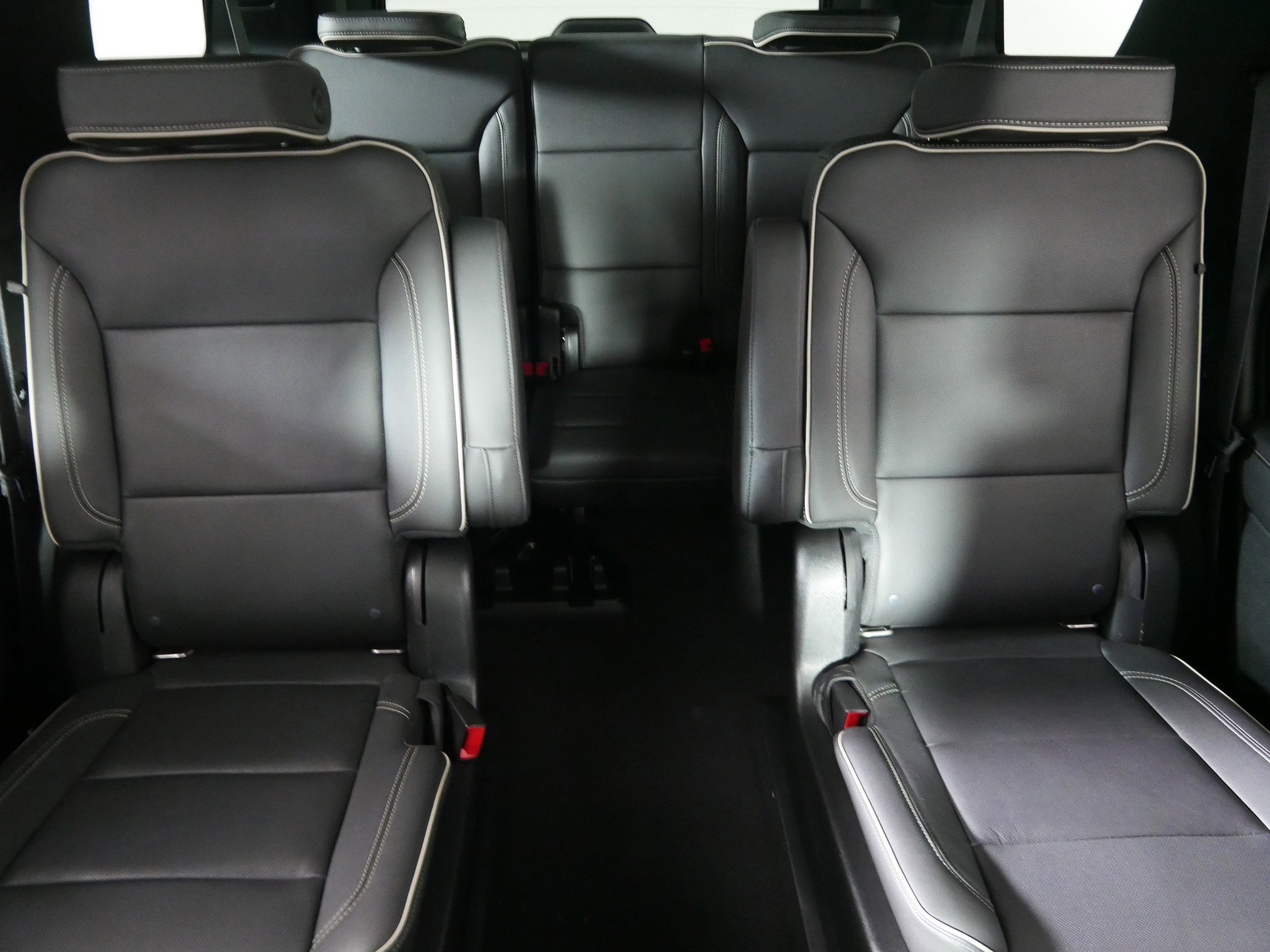Used 2022 GMC Yukon SLT w/ SLT Premium Package AWD/4WD image 13