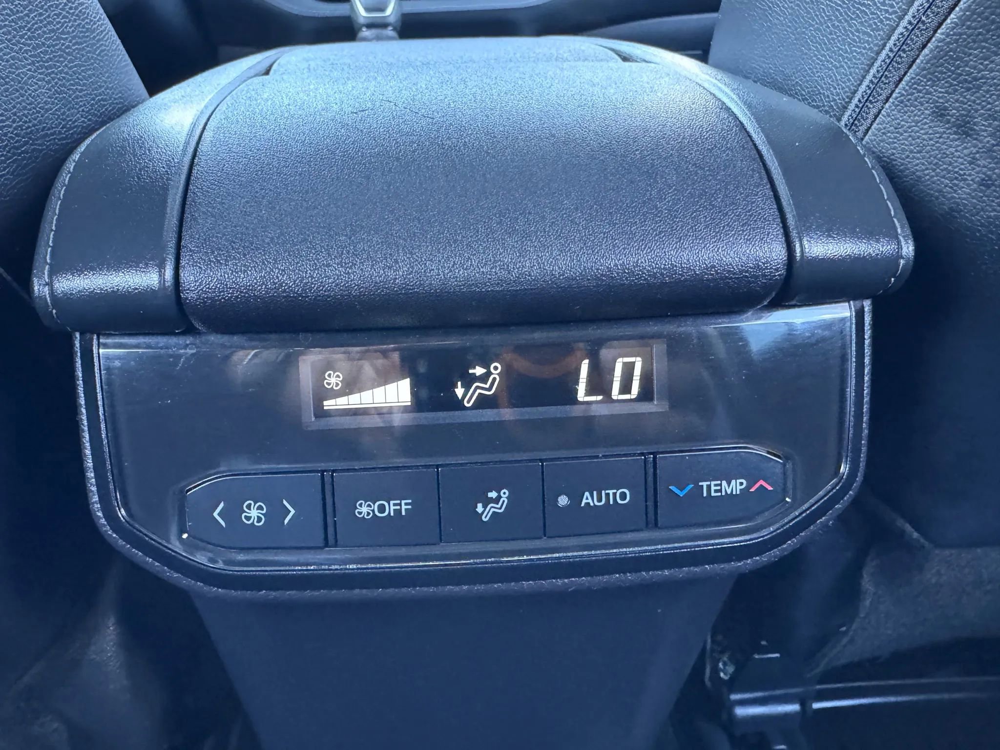 Used 2024 Toyota Highlander XLE image 33