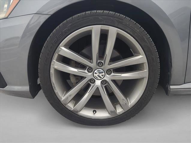 Used 2017 Volkswagen Passat 1.8T R-Line image 8