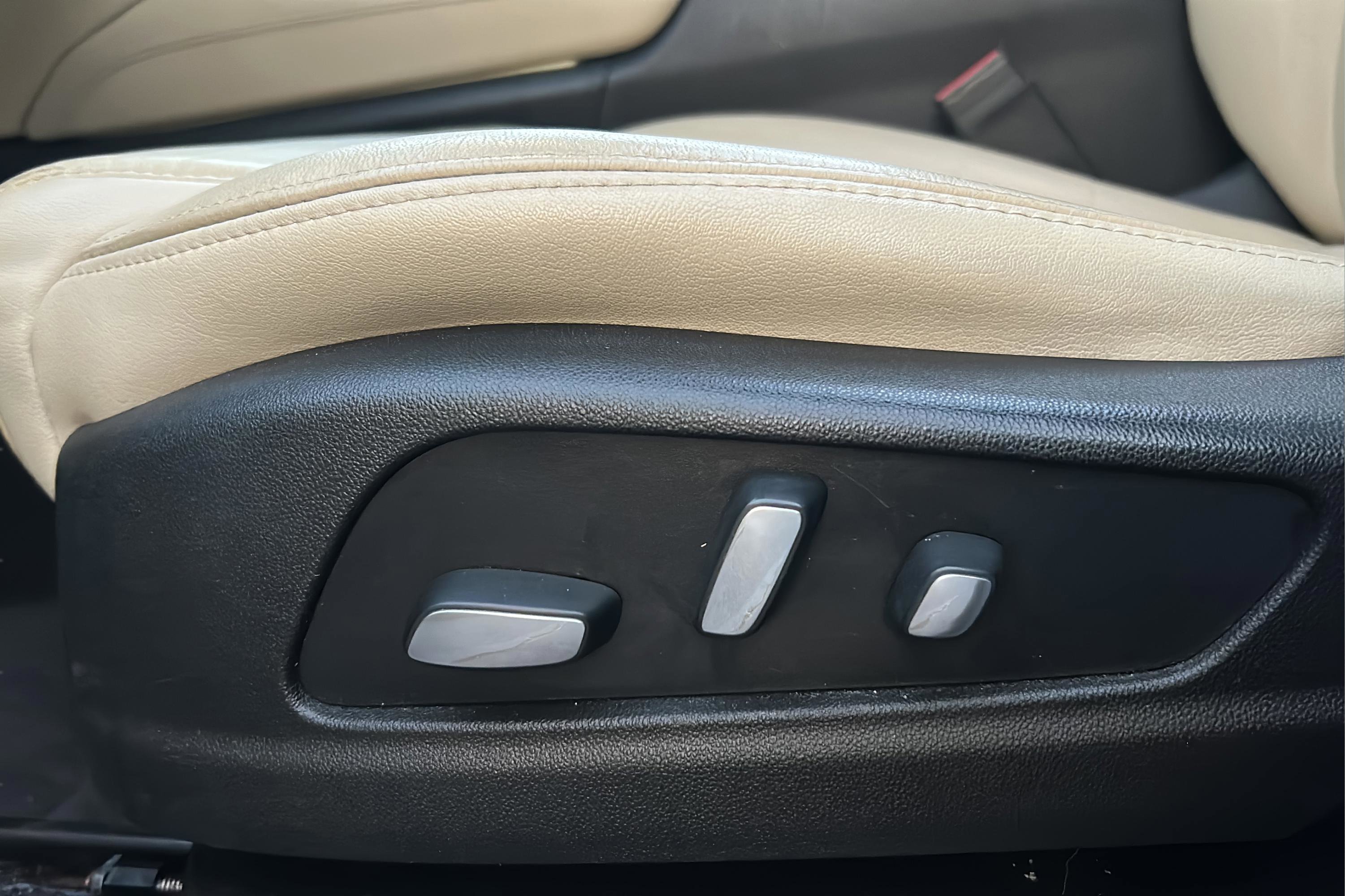 Used 2018 Cadillac XT5 Luxury w/ Driver Awareness Package image 46