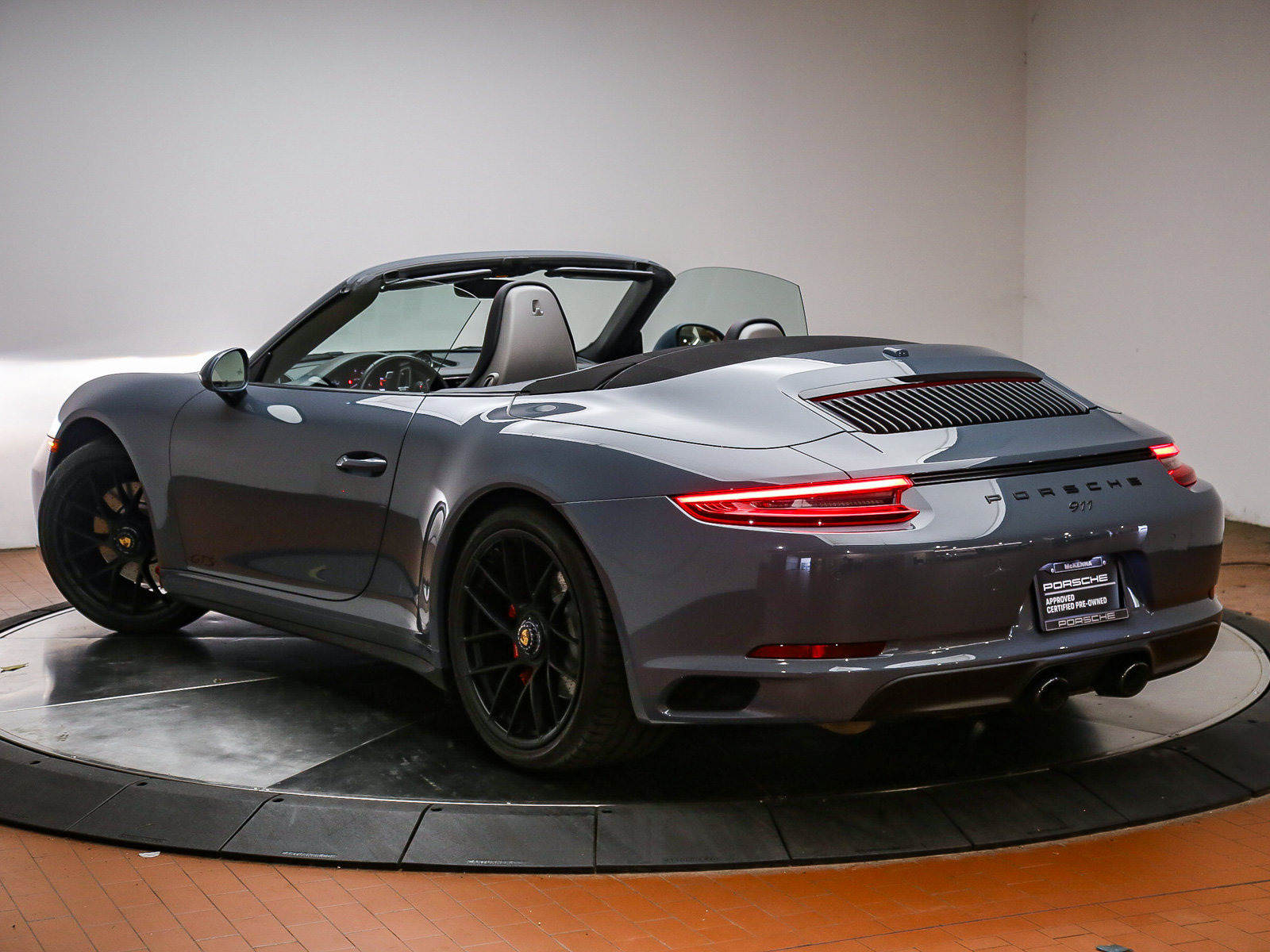Certified 2018 Porsche 911 Carrera GTS RWD image 4