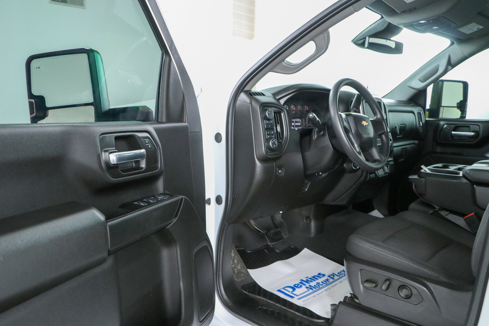 Used 2024 Chevrolet Silverado 2500 Custom w/ Custom Value Package AWD/4WD image 4