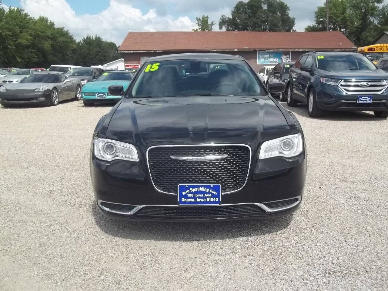 Used 2015 Chrysler 300 Limited RWD image 5