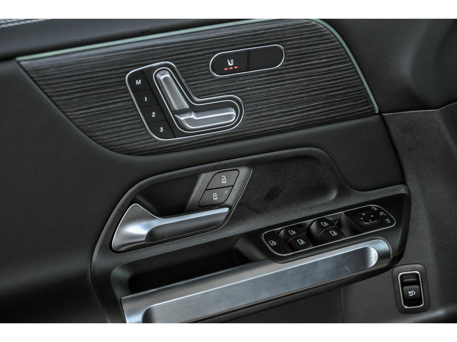 New 2026 Mercedes-Benz GLB 250 4MATIC image 5