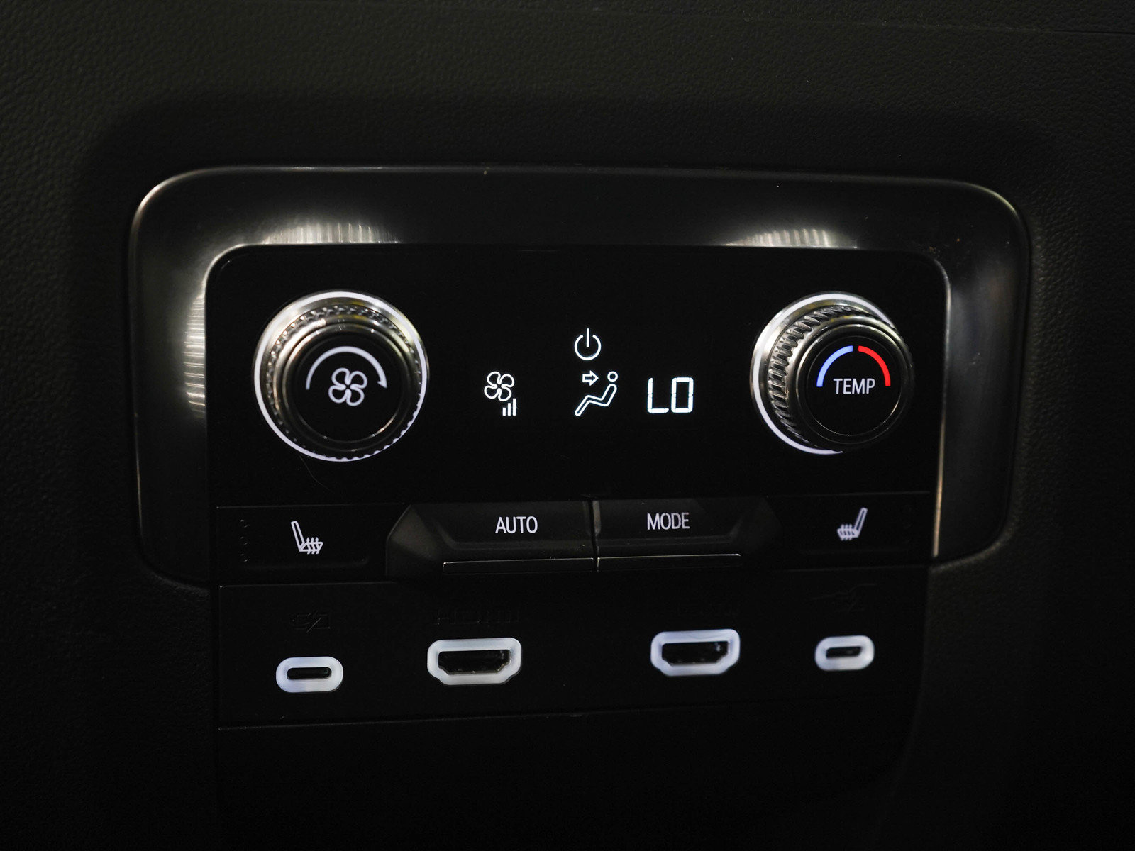 Used 2023 GMC Yukon XL Denali w/ Advanced Technology Package AWD/4WD image 18