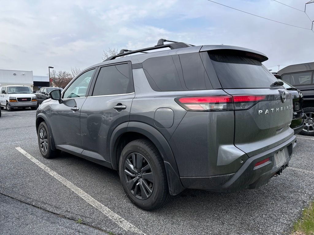 Used 2022 Nissan Pathfinder SV w/ SV Premium Package image 3