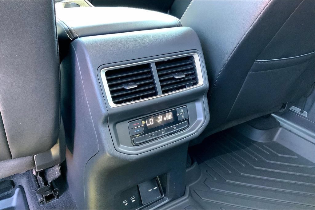 Used 2024 Volkswagen Atlas SE FWD image 30