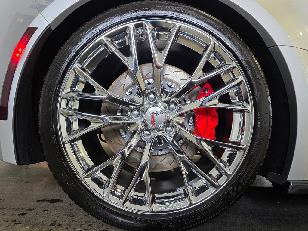 Used 2016 Chevrolet Corvette Z06 w/ 3LZ Preferred Equipment Group RWD image 21
