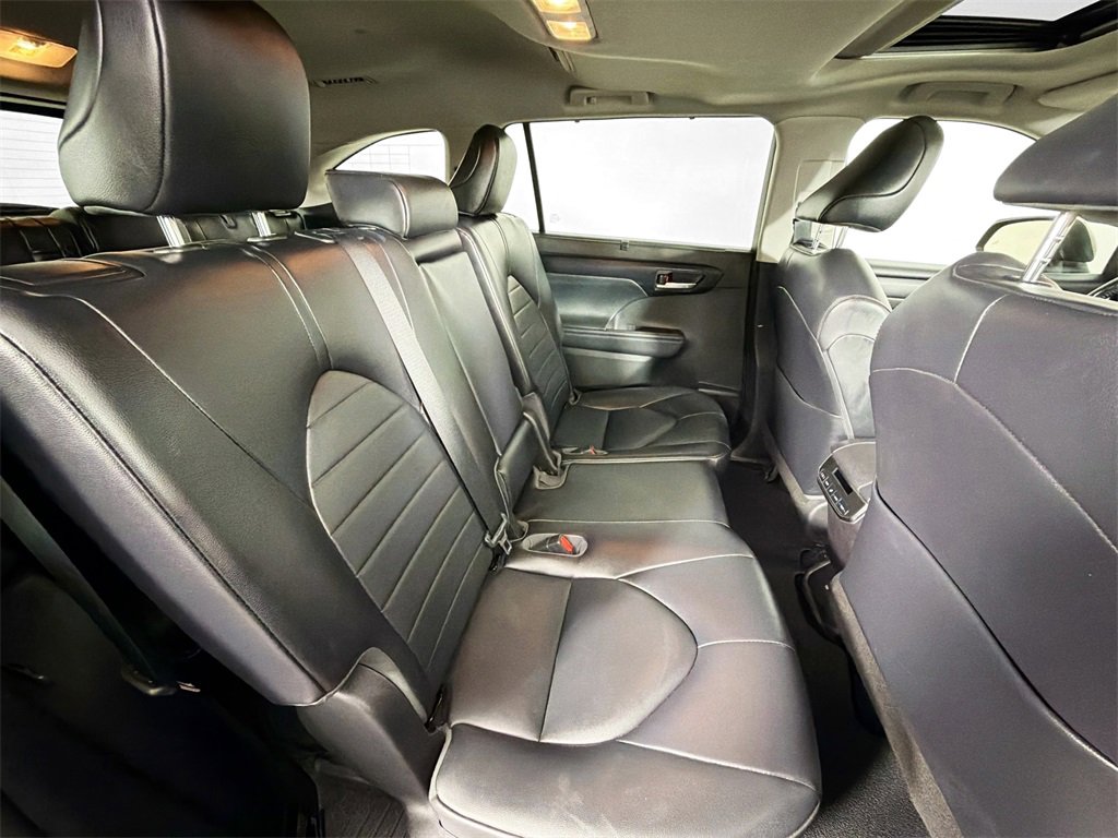 Used 2022 Toyota Highlander XLE image 26