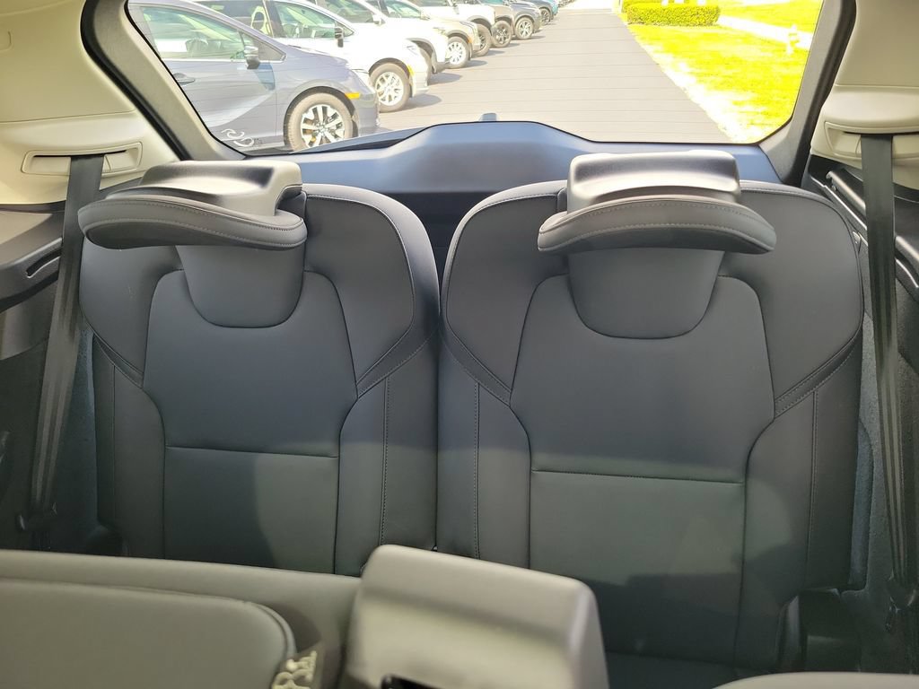 Used 2025 Volvo XC90 T8 Plus w/ Protection Package Premier AWD/4WD image 13