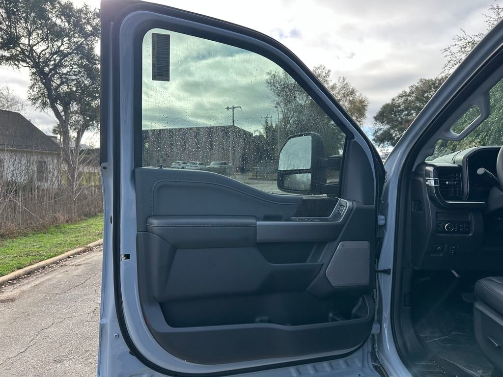 New 2026 Ford F250 Lariat w/ Black Appearance Package image 32
