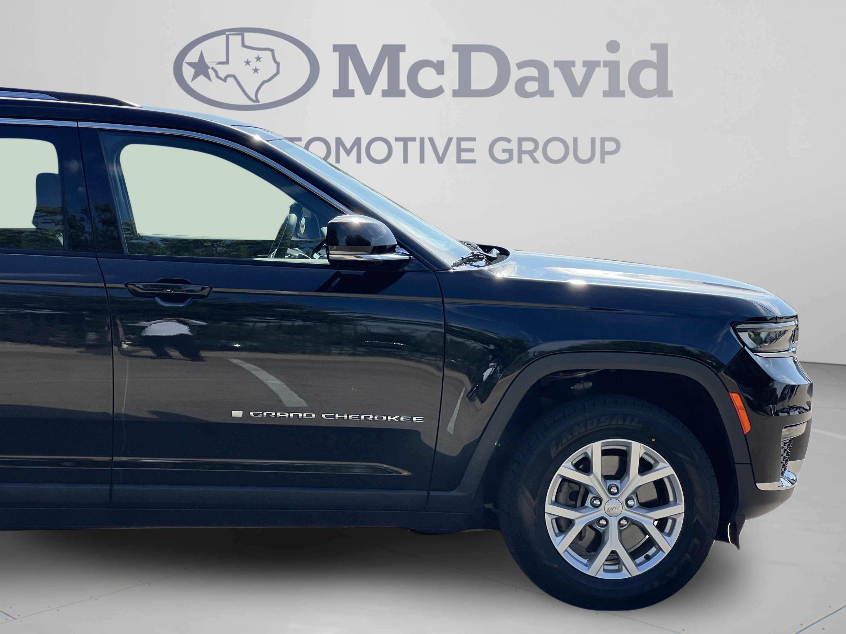 Used 2023 Jeep Grand Cherokee L Limited AWD/4WD image 31