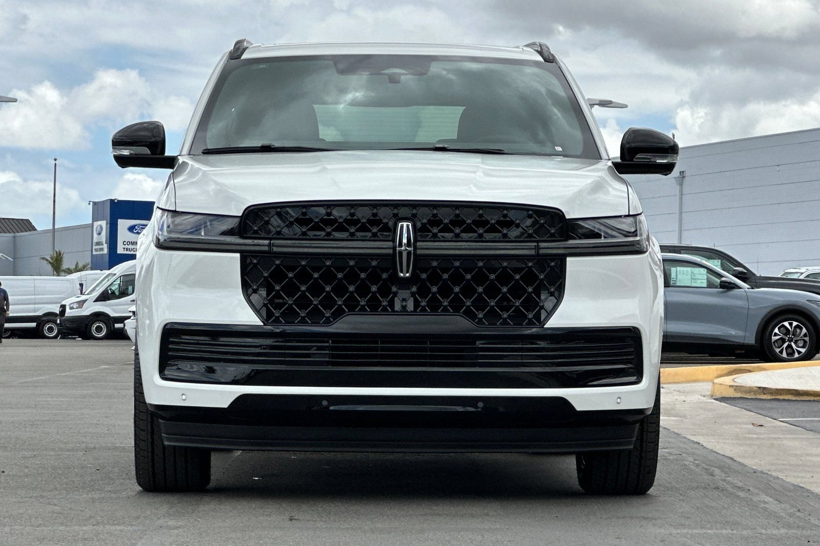 New 2026 Lincoln Navigator Reserve w/ Jet Appearance Package AWD/4WD image 8