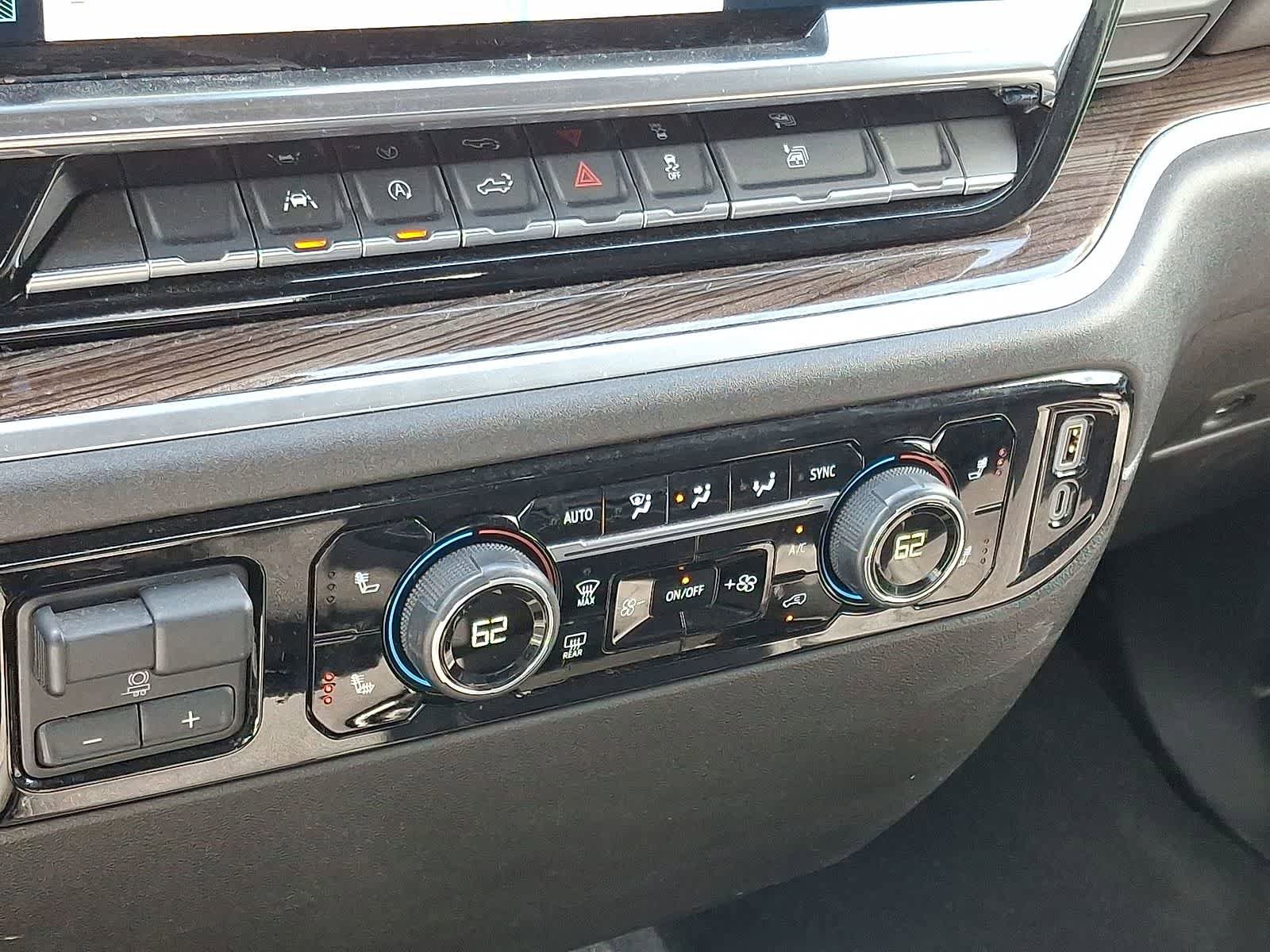 Used 2025 Chevrolet Silverado 1500 LT AWD/4WD image 24