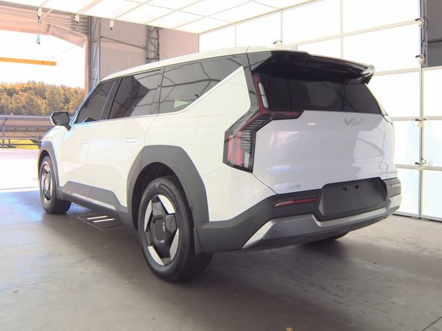 Used 2024 Kia EV9 Light Long Range RWD image 4