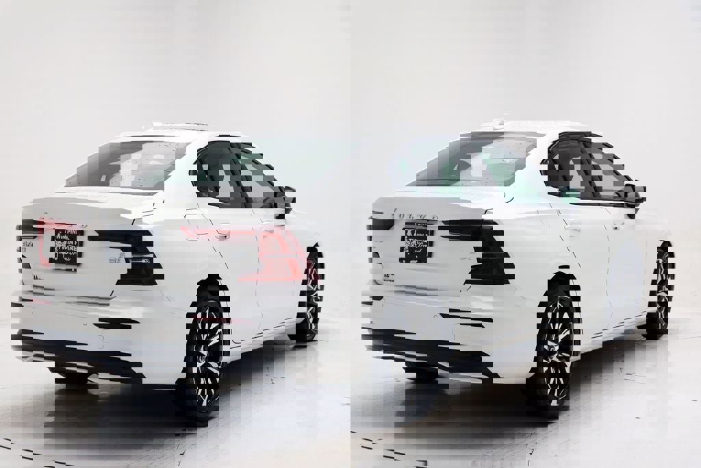 Used 2024 Volvo S60 B5 Core FWD image 8