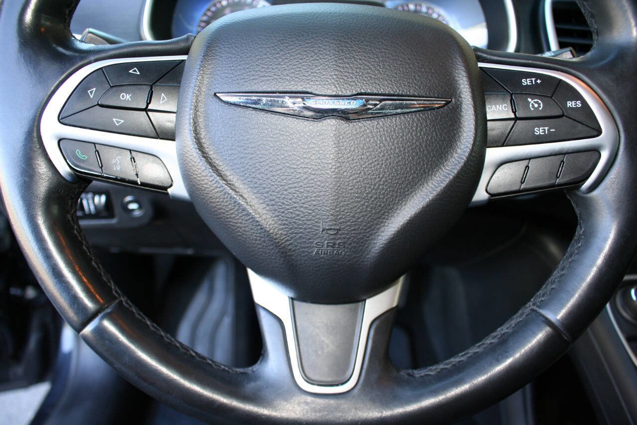 Used 2016 Chrysler 200 Limited Platinum image 12