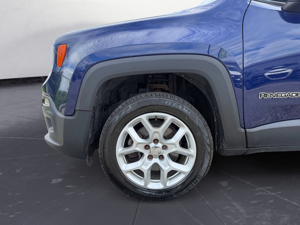 Used 2017 Jeep Renegade Latitude w/ Cold Weather Group AWD/4WD image 15