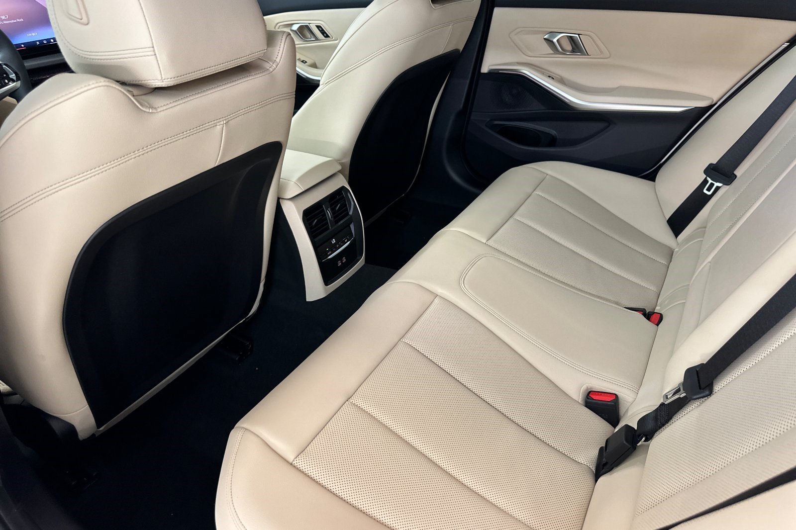 New 2026 BMW 330i Sedan w/ Convenience Package RWD image 22