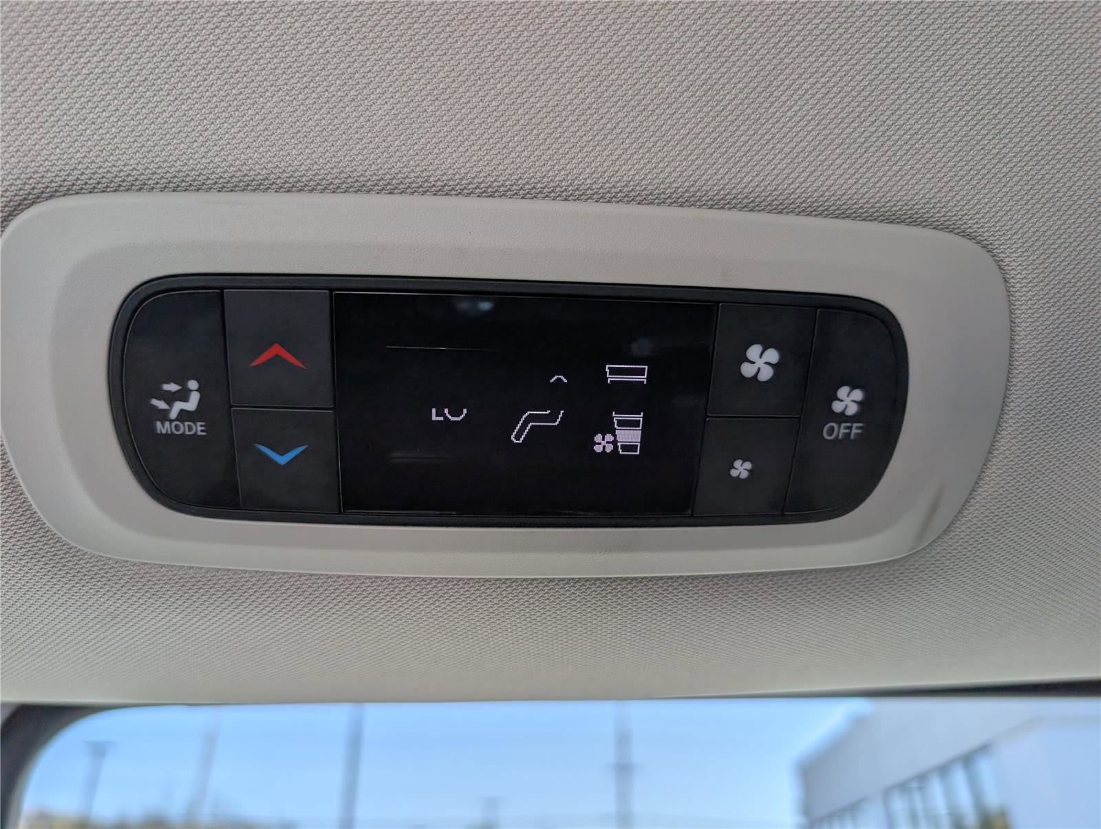 Used 2023 Chrysler Voyager LX image 16