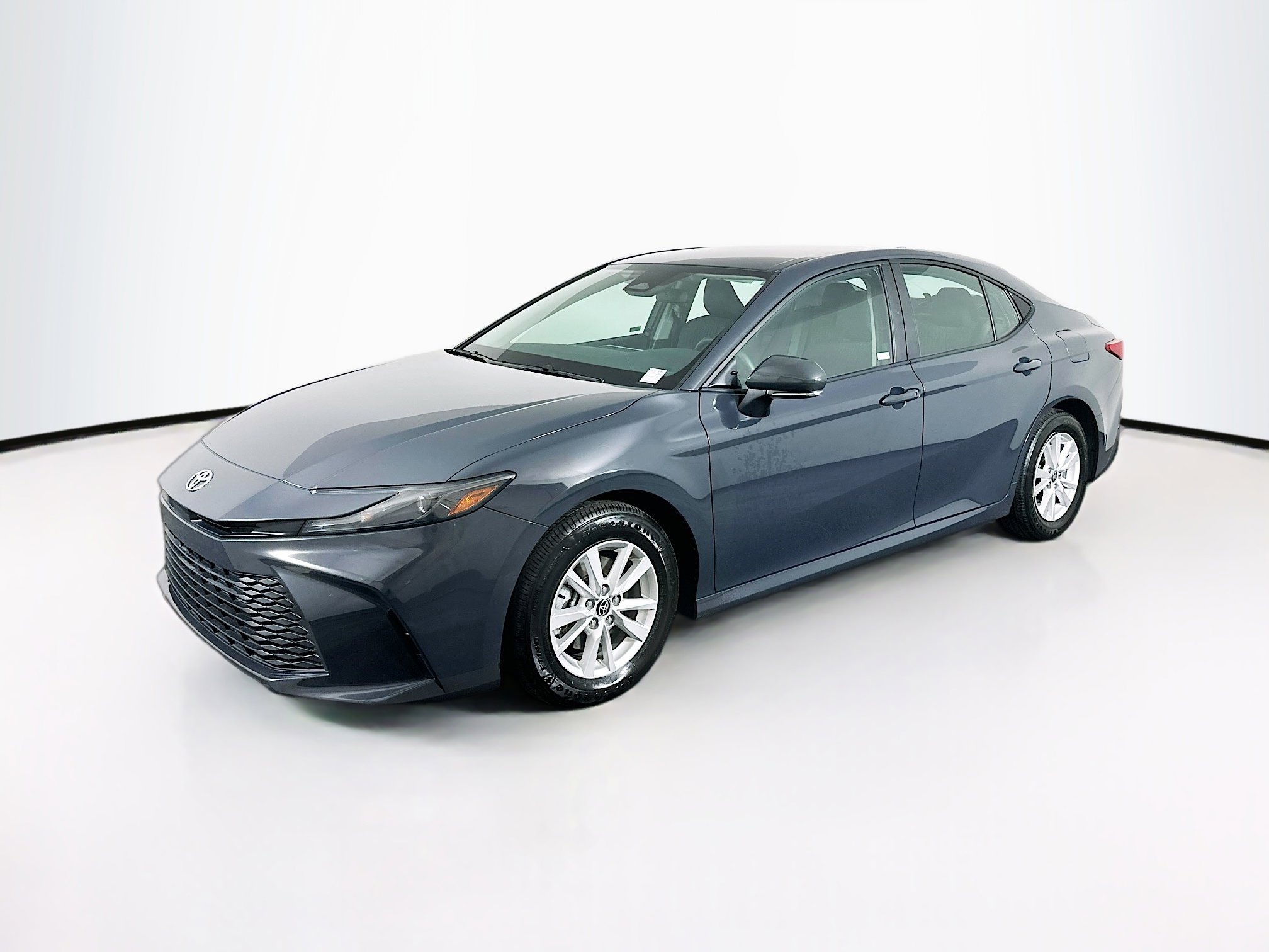 Used 2025 Toyota Camry LE image 3