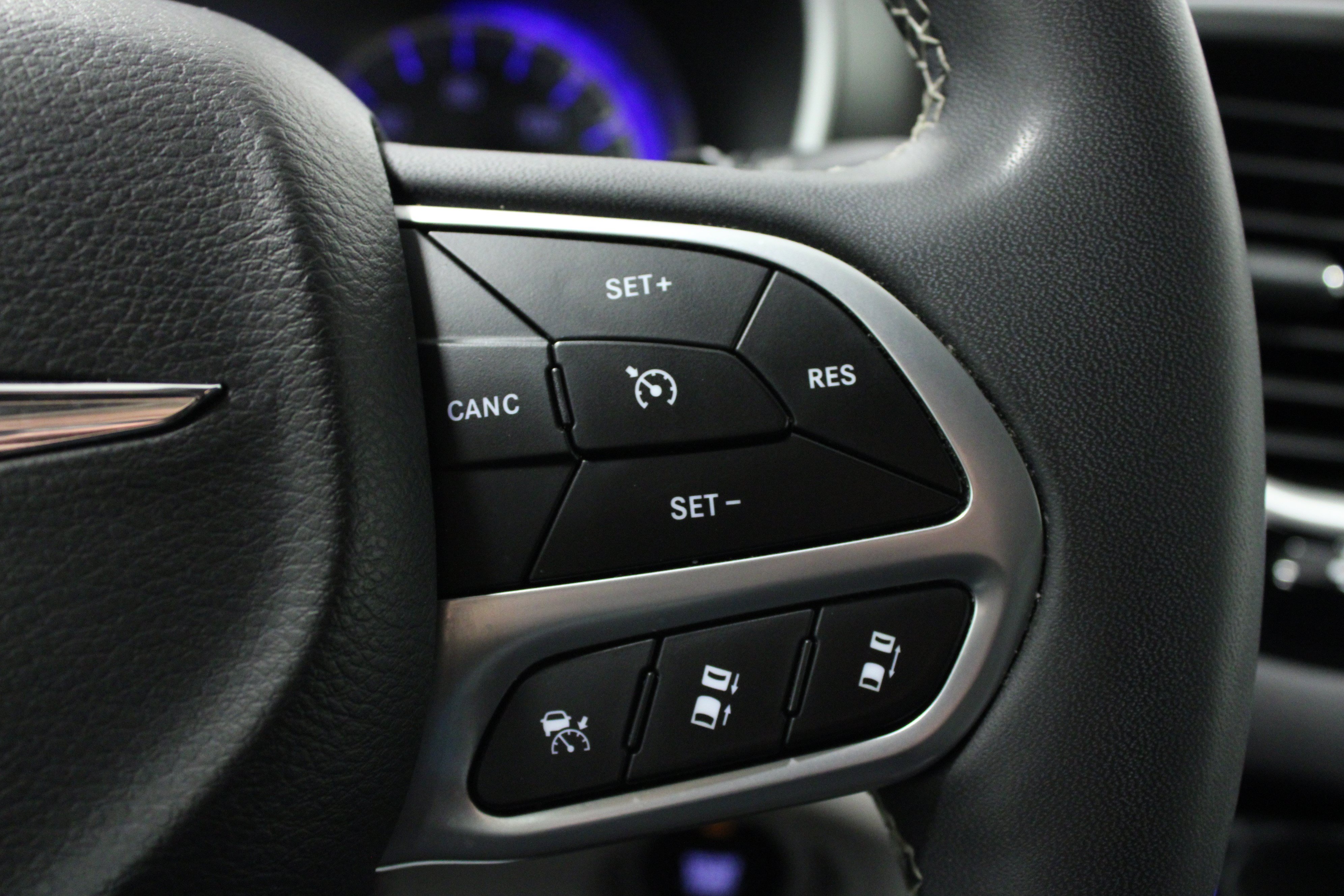 Used 2024 Chrysler Pacifica Touring-L FWD image 22