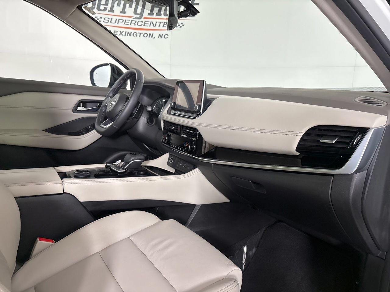 Used 2023 Nissan Rogue SL AWD/4WD image 29