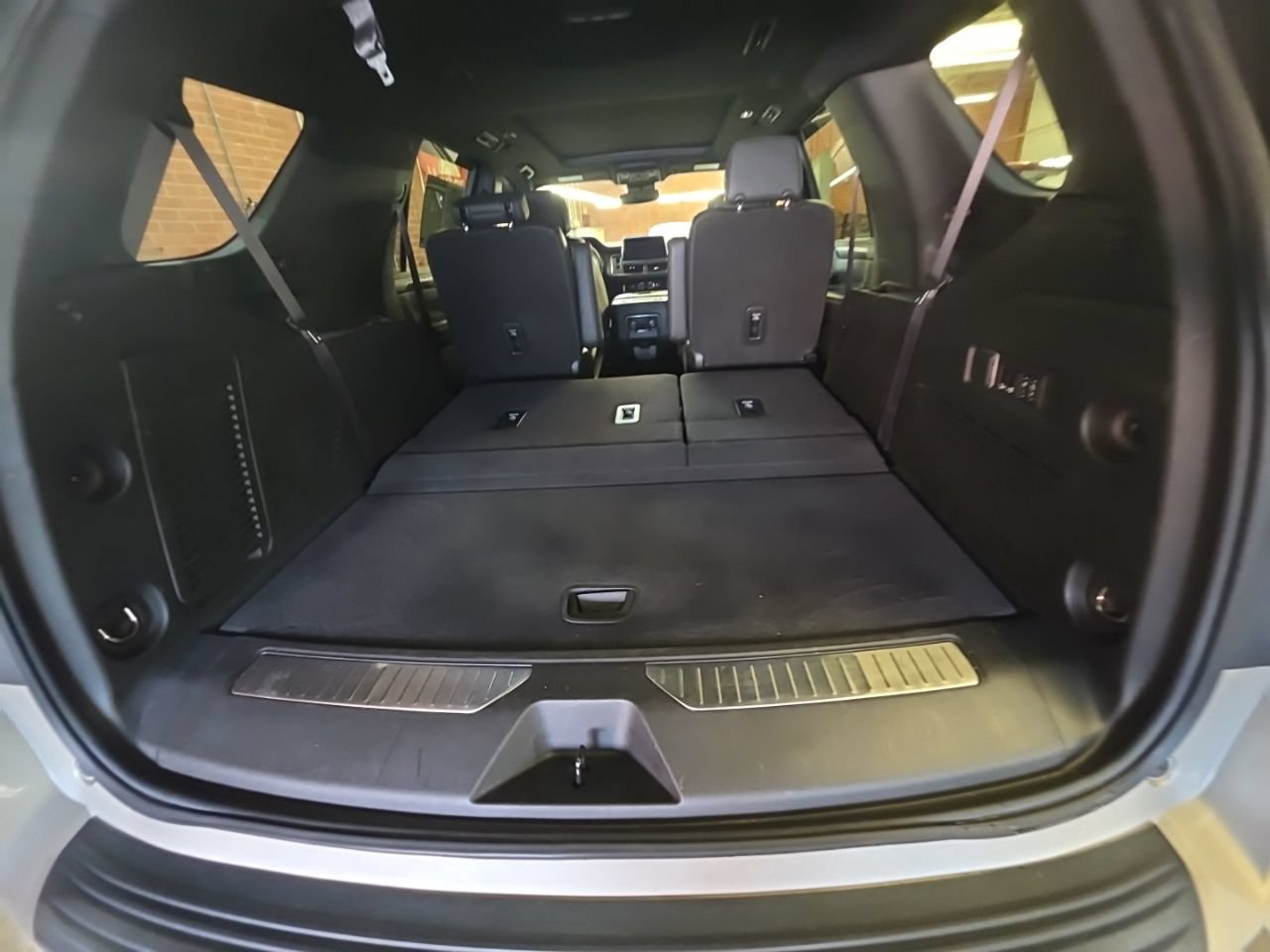 Used 2023 Chevrolet Tahoe Z71 w/ Luxury Package AWD/4WD image 14