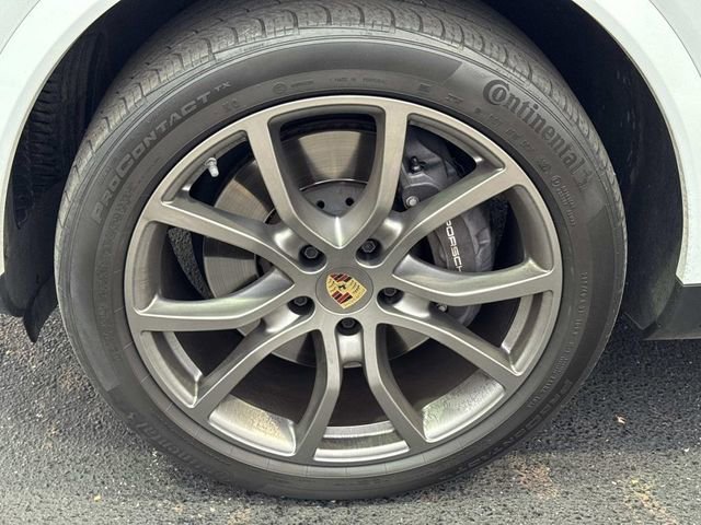 Used 2023 Porsche Cayenne Platinum Edition image 14