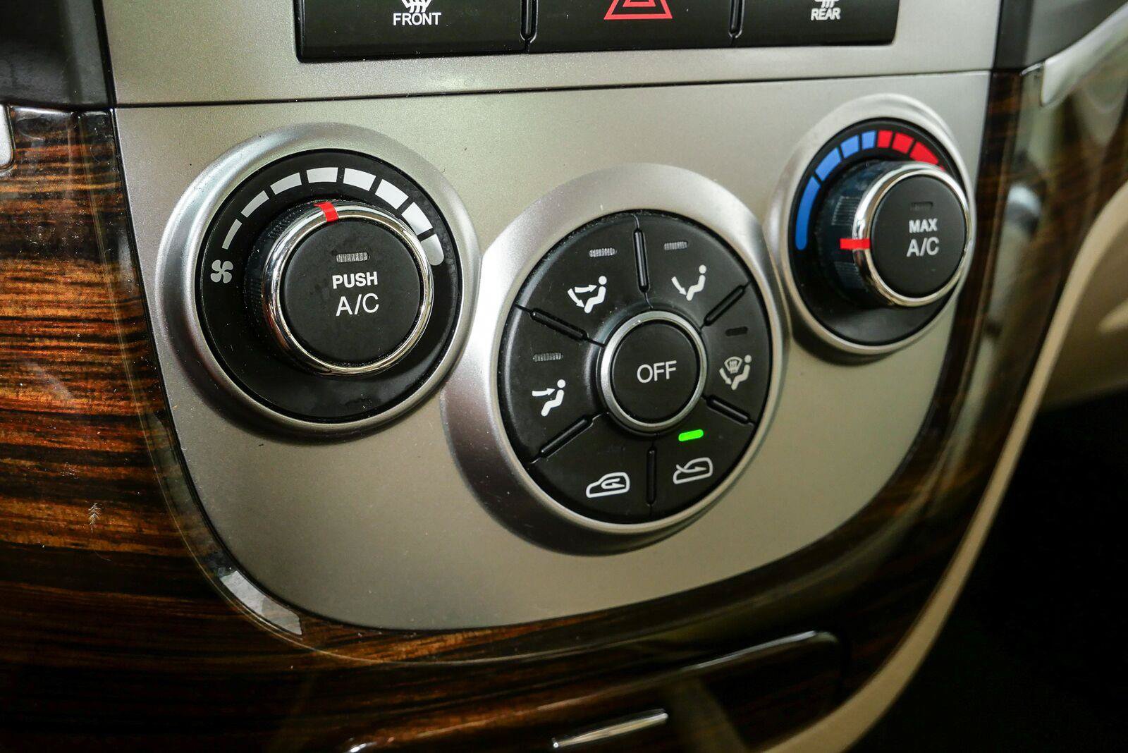 Used 2011 Hyundai Santa Fe GLS FWD image 14