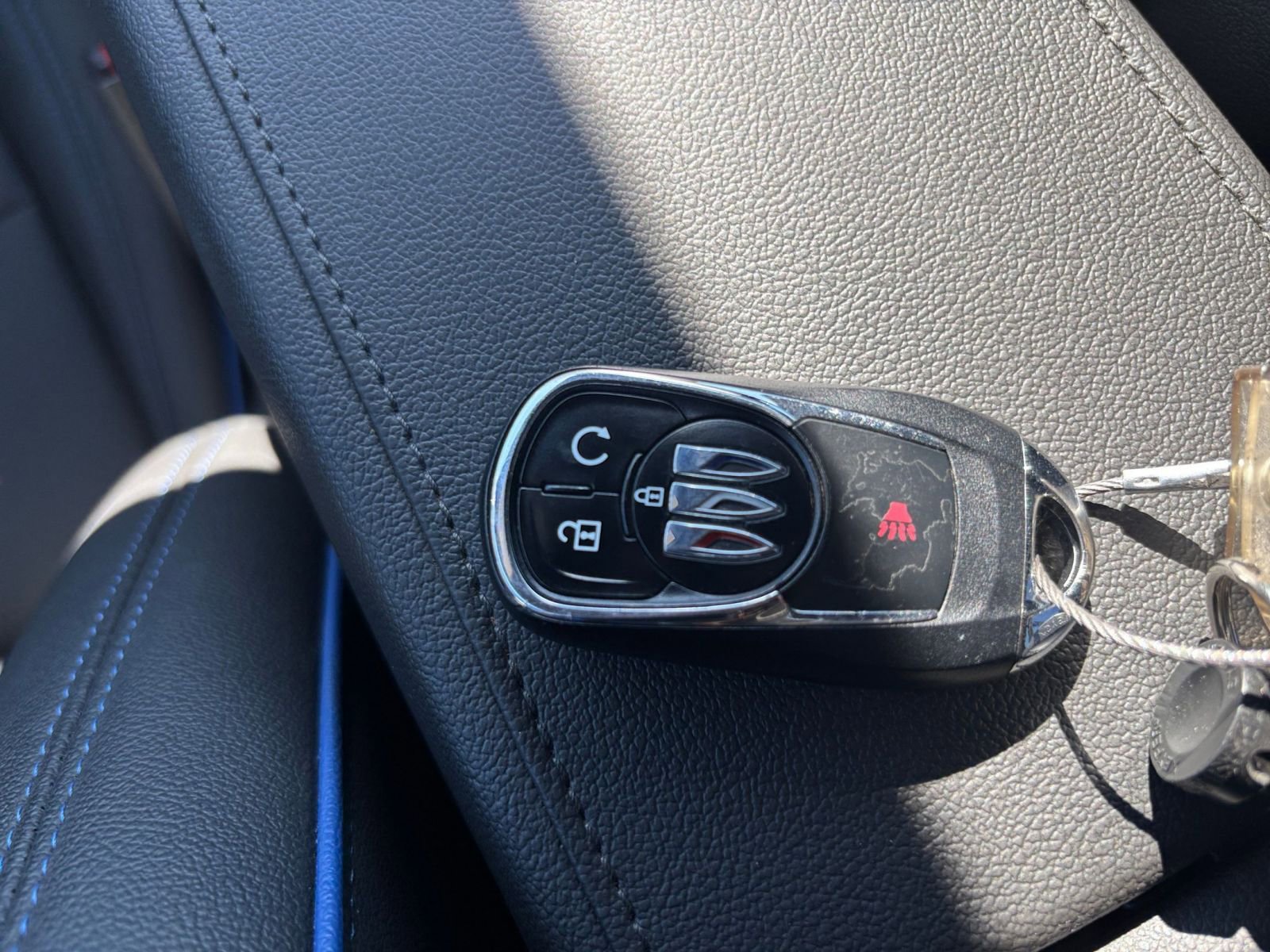 Used 2025 Buick Envista Sport Touring image 23