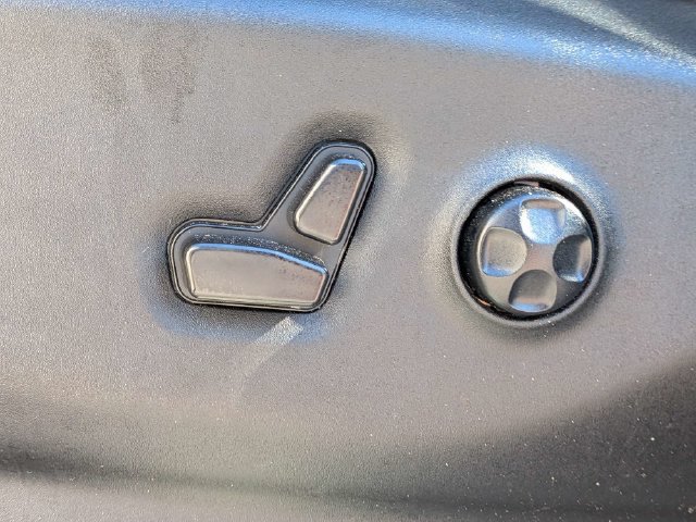Used 2024 Chrysler Pacifica Touring-L FWD image 20