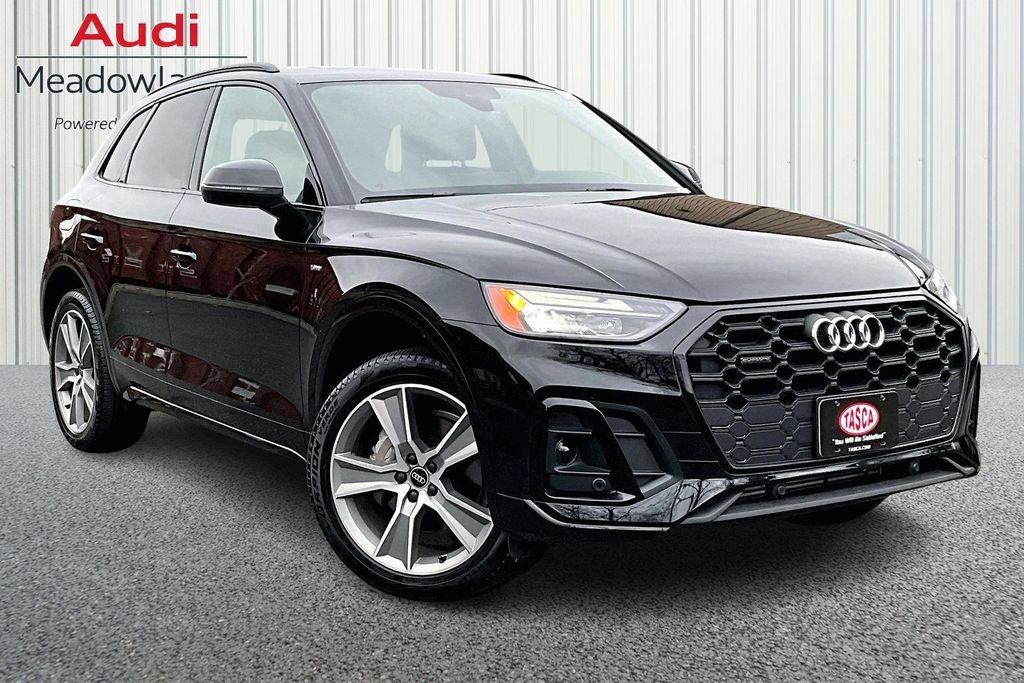 Used 2025 Audi Q5 2.0T Premium w/ Convenience Plus Package image 3