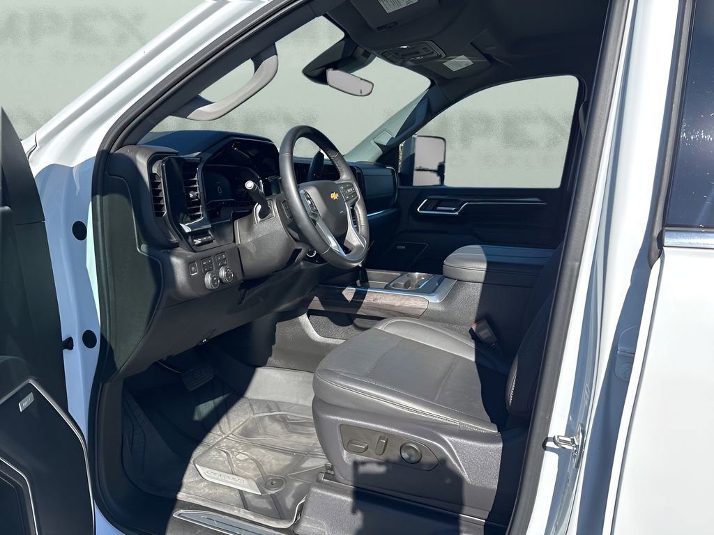 Used 2024 Chevrolet Silverado 2500 LTZ w/ LTZ Premium Package image 9