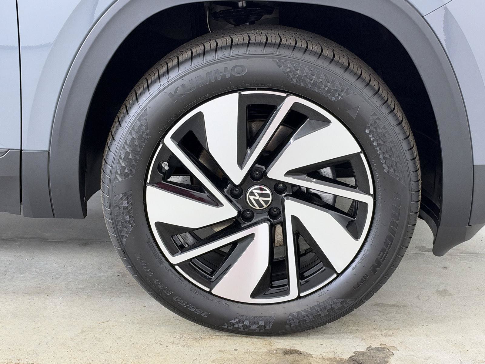 New 2026 Volkswagen Atlas SE FWD image 13