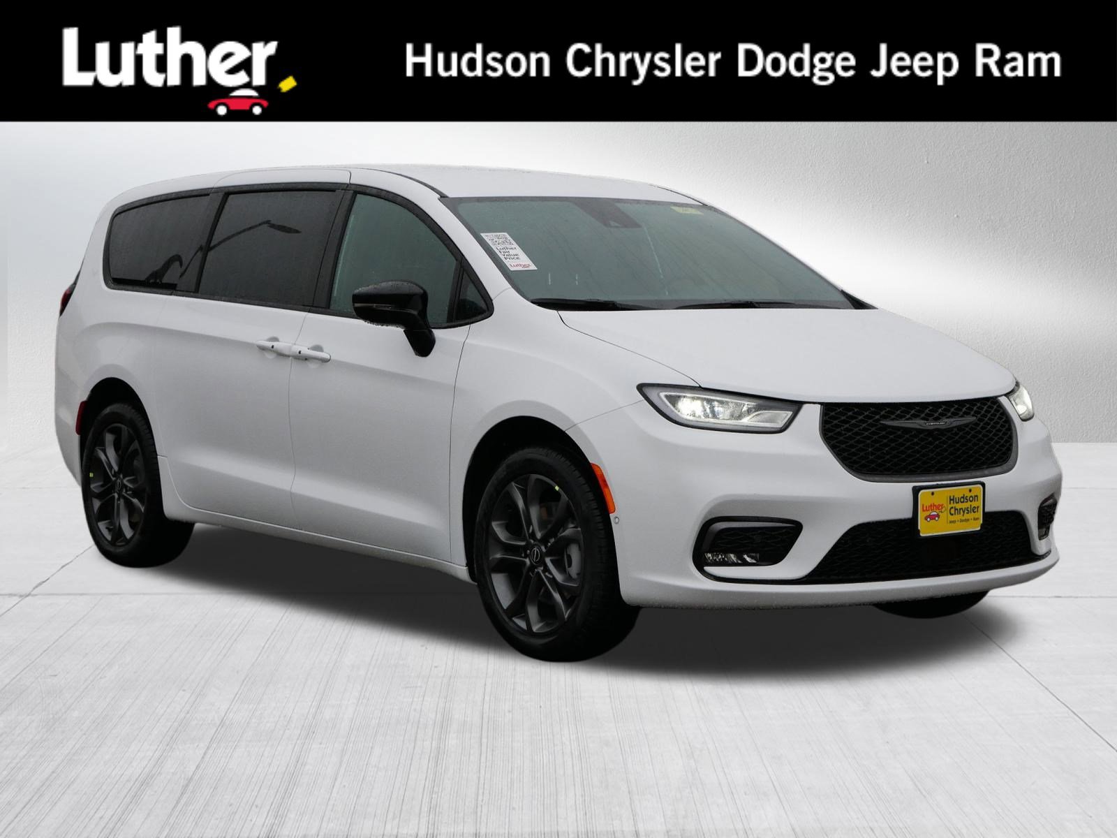 New 2026 Chrysler Pacifica Select