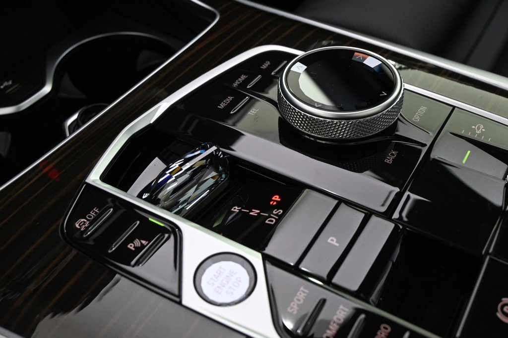 Used 2025 BMW X7 xDrive40i w/ M Sport Package image 30