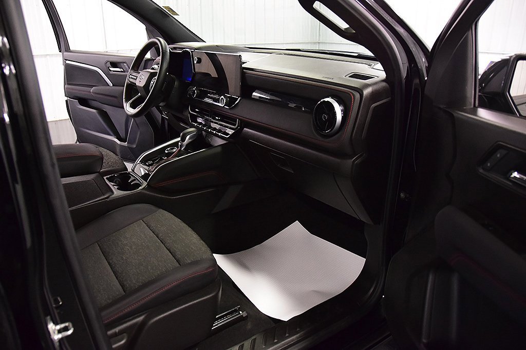 Used 2025 Chevrolet Colorado Z71 image 30