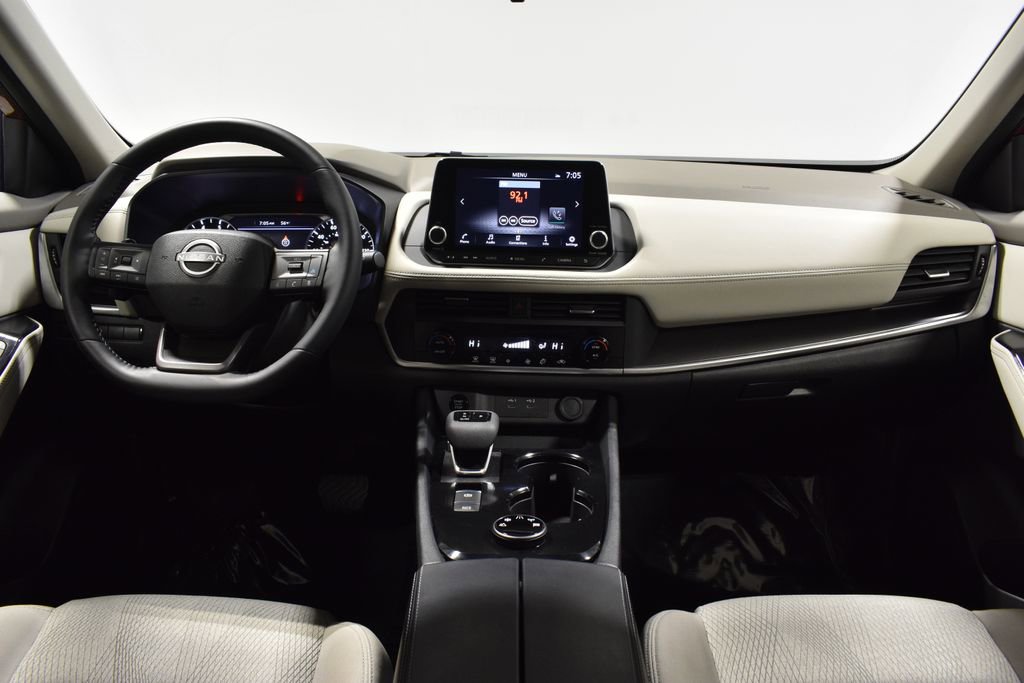 Used 2025 Nissan Rogue SV image 14