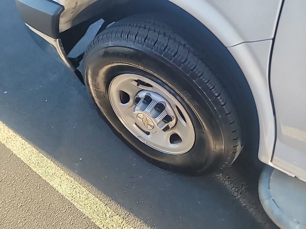 Used 2024 Chevrolet Express 2500 w/ Driver Convenience Package image 4